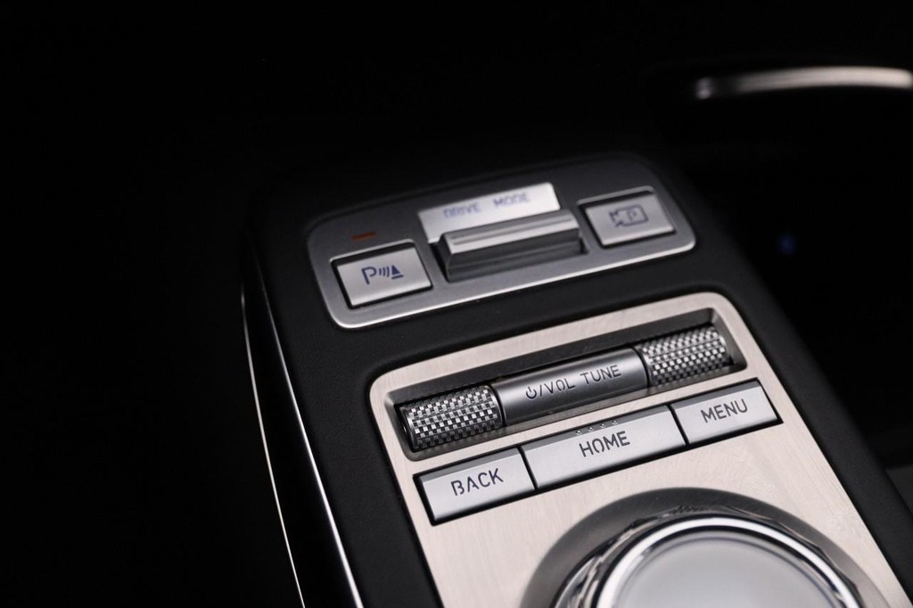 Genesis GV70 Vehicle Image 19