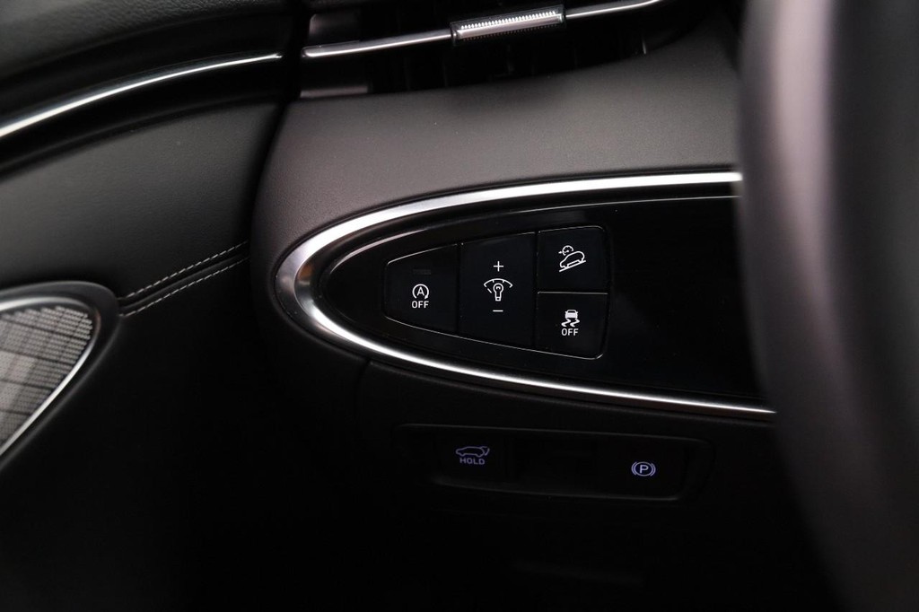 Genesis GV70 Vehicle Image 21