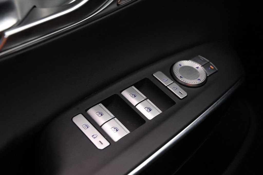 Genesis GV70 Vehicle Image 22