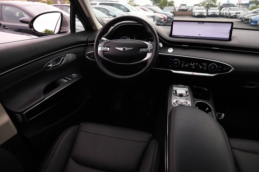 Genesis GV70 Vehicle Image 24