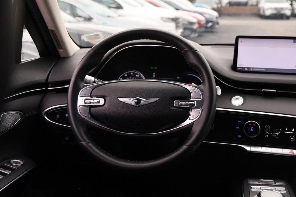 Genesis GV70 Vehicle Image 25