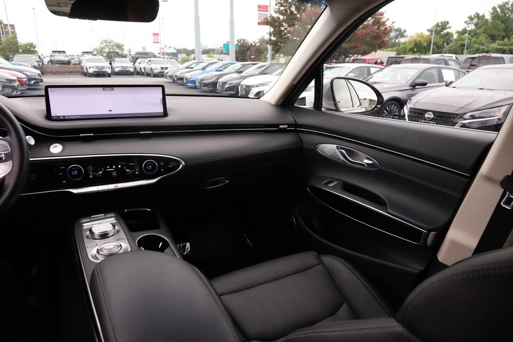 Genesis GV70 Vehicle Image 27