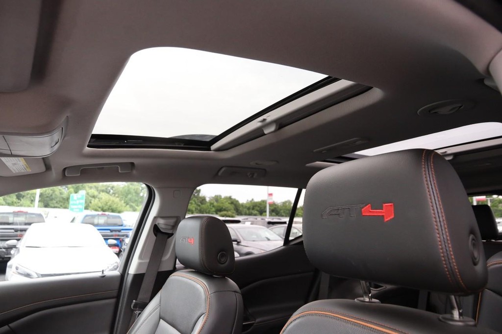 GMC Acadia Vehicle Image 09