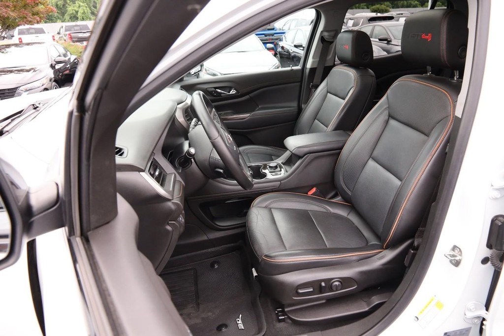 GMC Acadia Vehicle Image 10