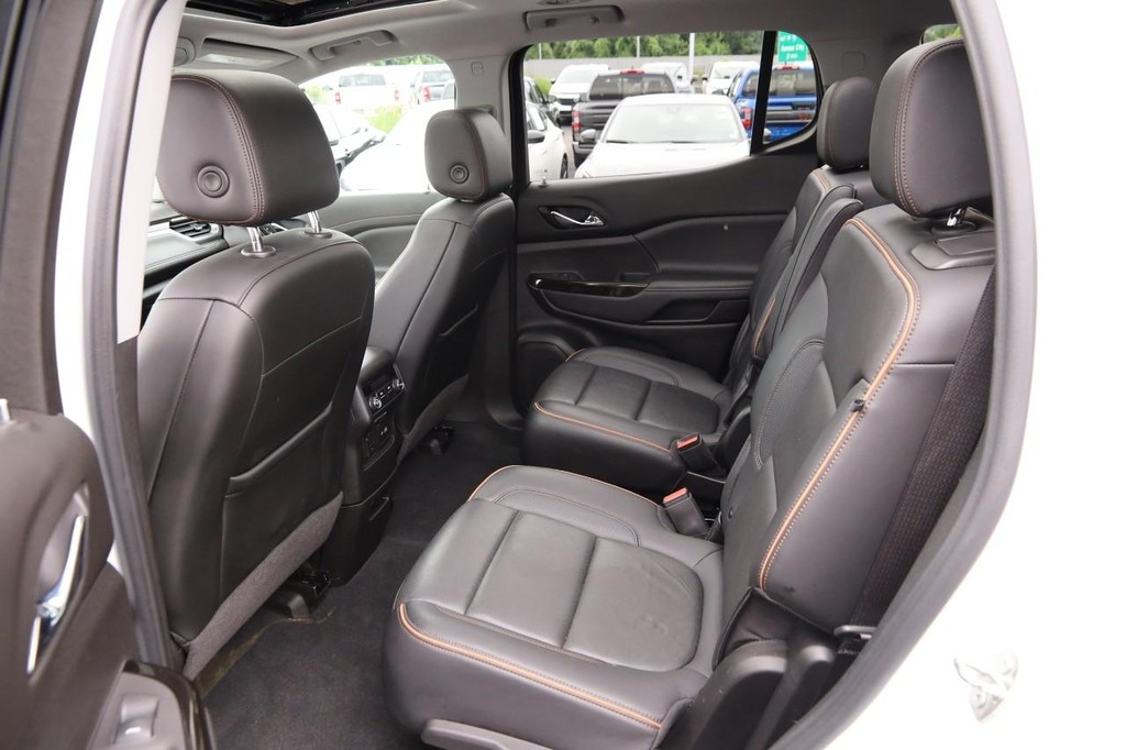 GMC Acadia Vehicle Image 11