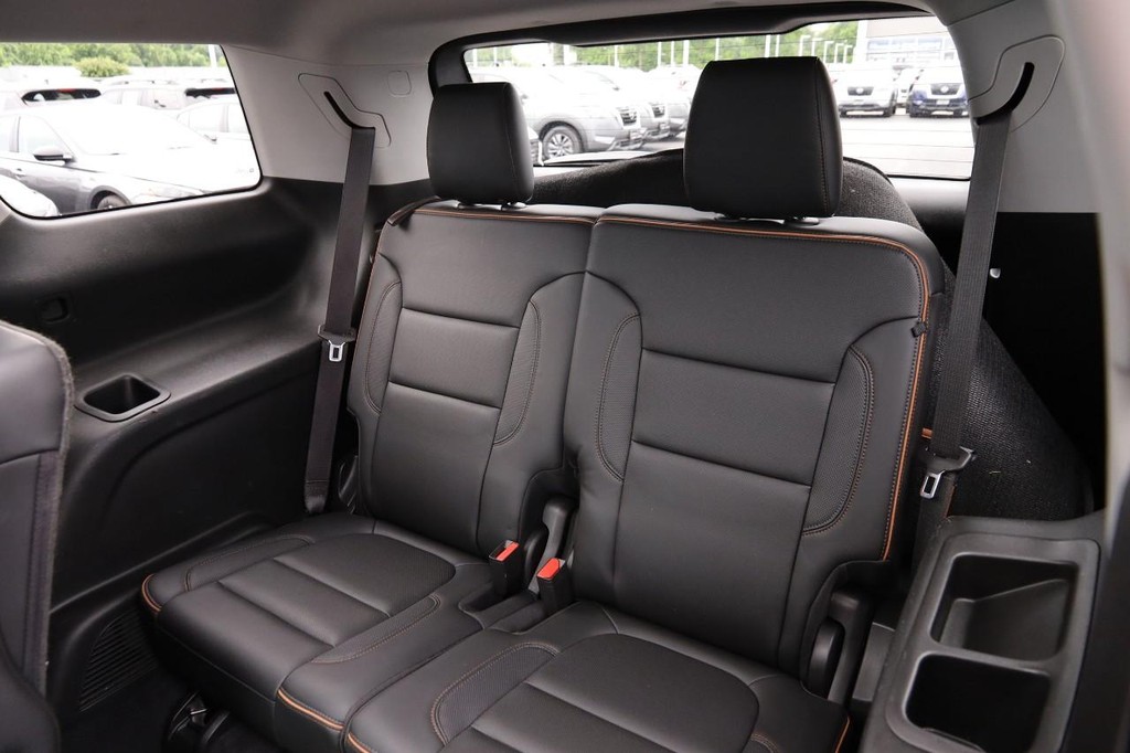 GMC Acadia Vehicle Image 12