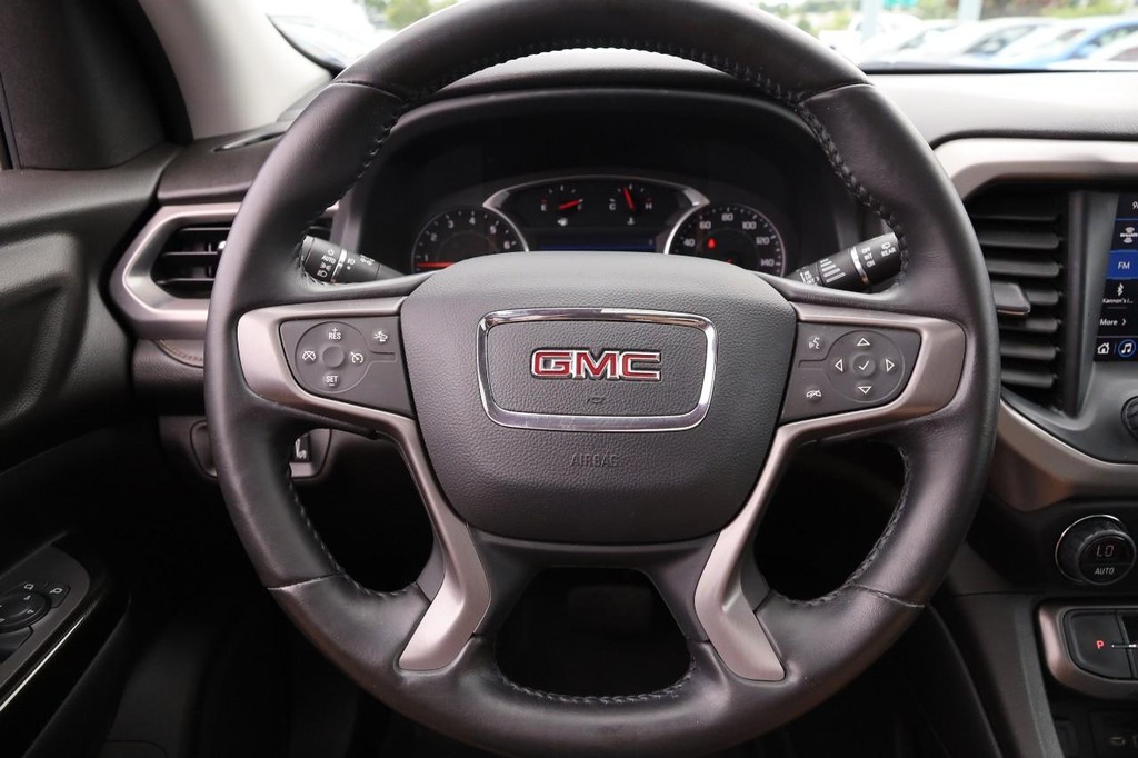 GMC Acadia Vehicle Image 13