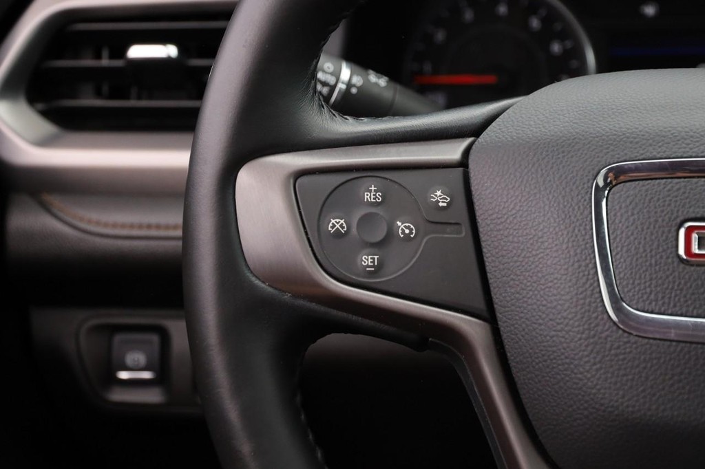 GMC Acadia Vehicle Image 14