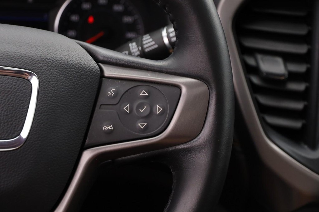GMC Acadia Vehicle Image 15