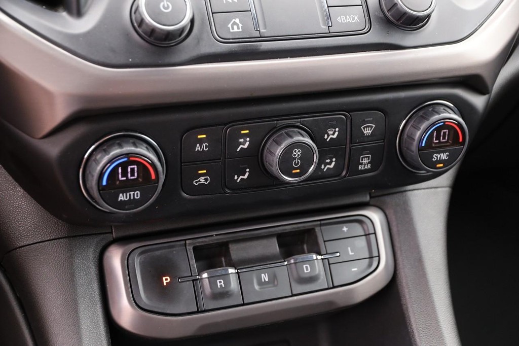 GMC Acadia Vehicle Image 21