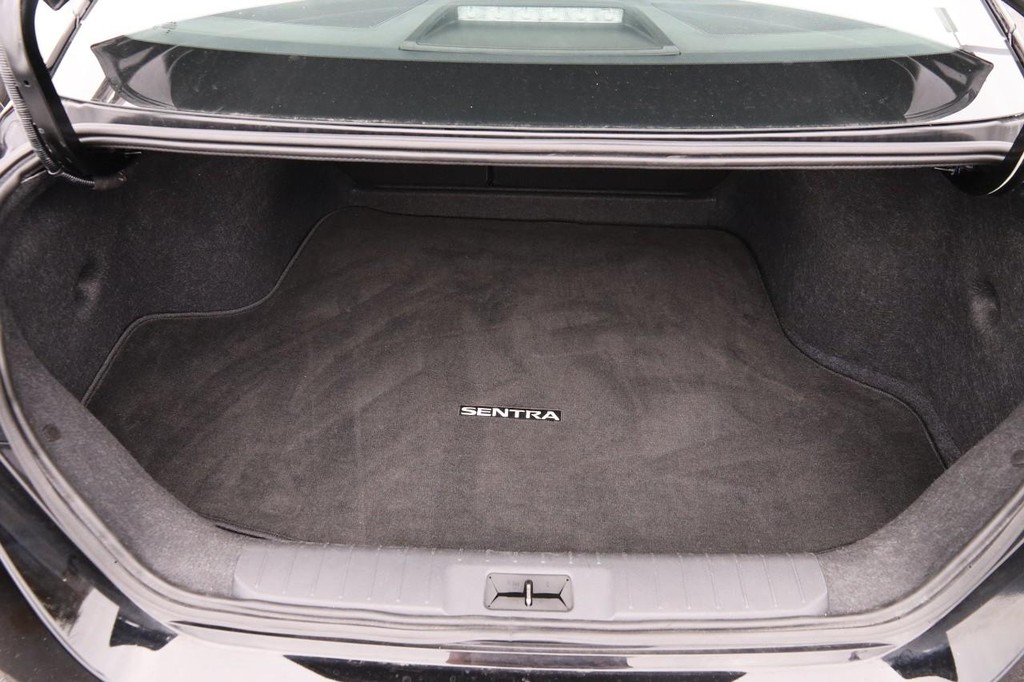 Nissan Sentra Vehicle Image 07