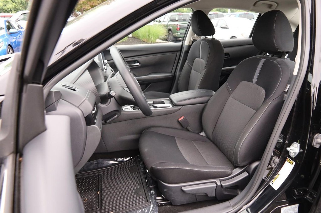 Nissan Sentra Vehicle Image 08
