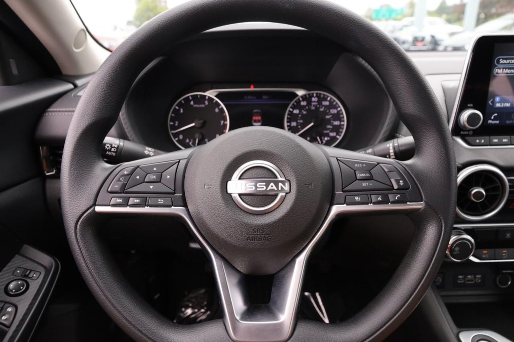 Nissan Sentra Vehicle Image 10