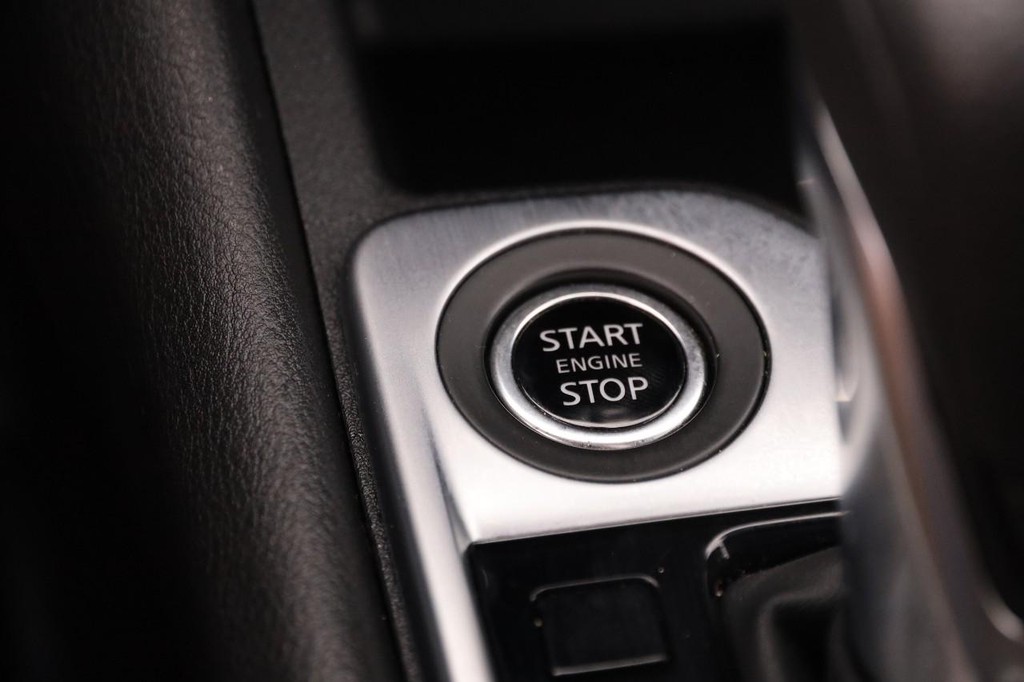 Nissan Sentra Vehicle Image 14