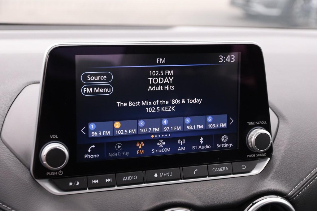 Nissan Sentra Vehicle Image 16