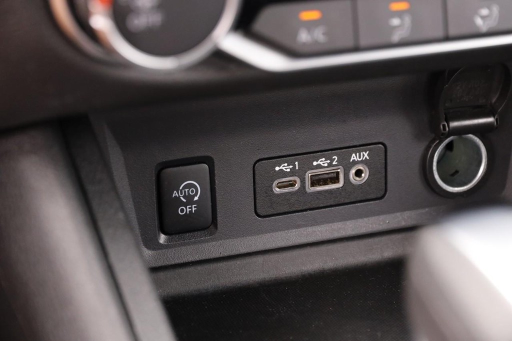 Nissan Sentra Vehicle Image 19