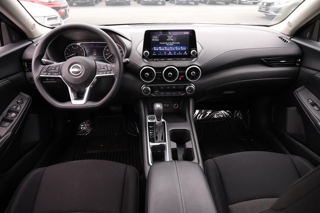 Nissan Sentra Vehicle Image 21