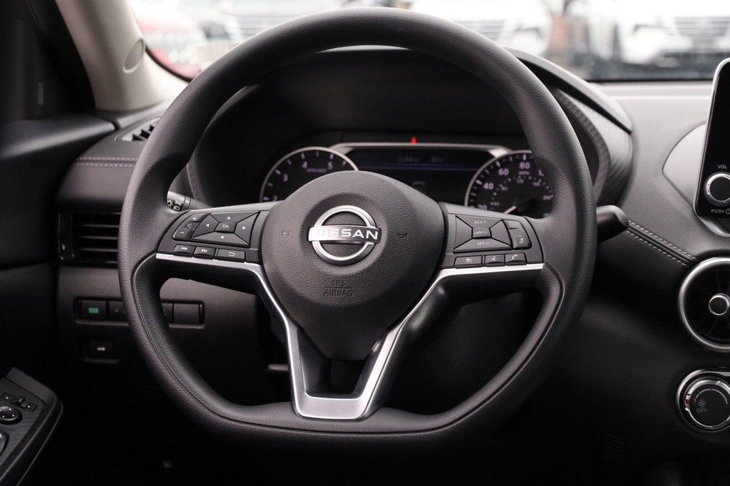 Nissan Sentra Vehicle Image 23