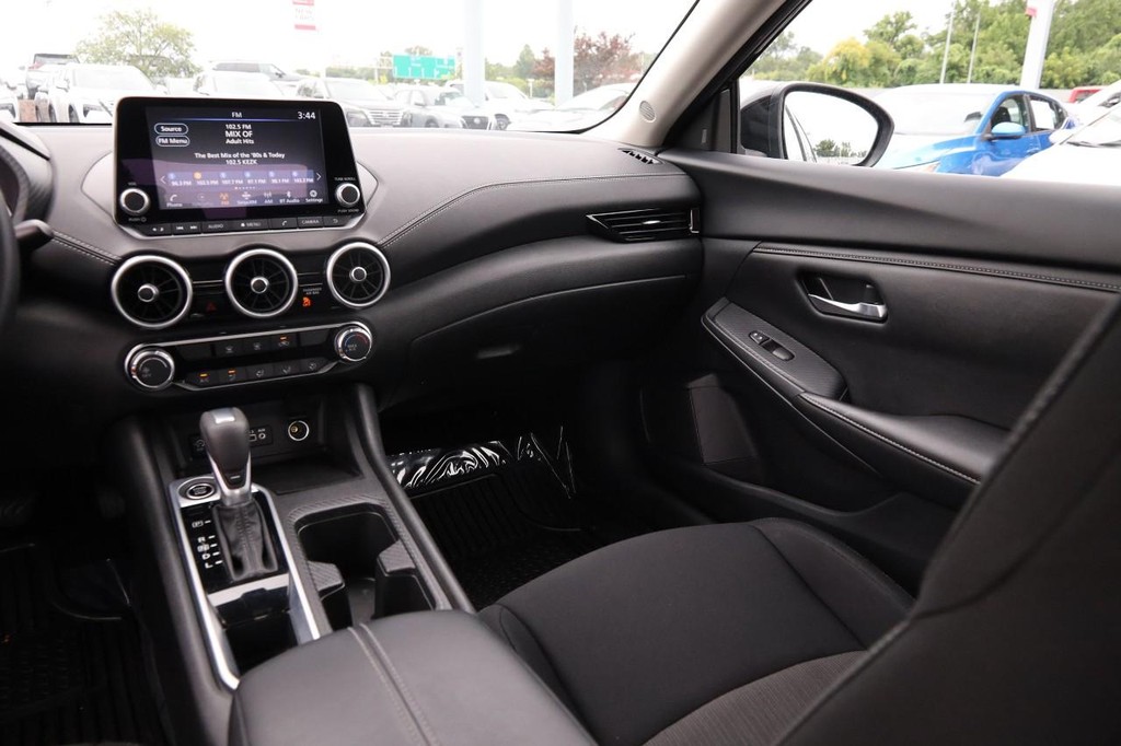 Nissan Sentra Vehicle Image 25