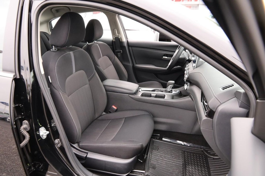 Nissan Sentra Vehicle Image 26
