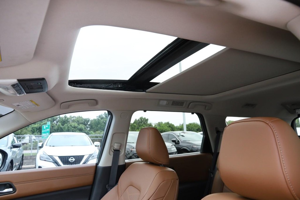 Nissan Pathfinder Vehicle Image 09