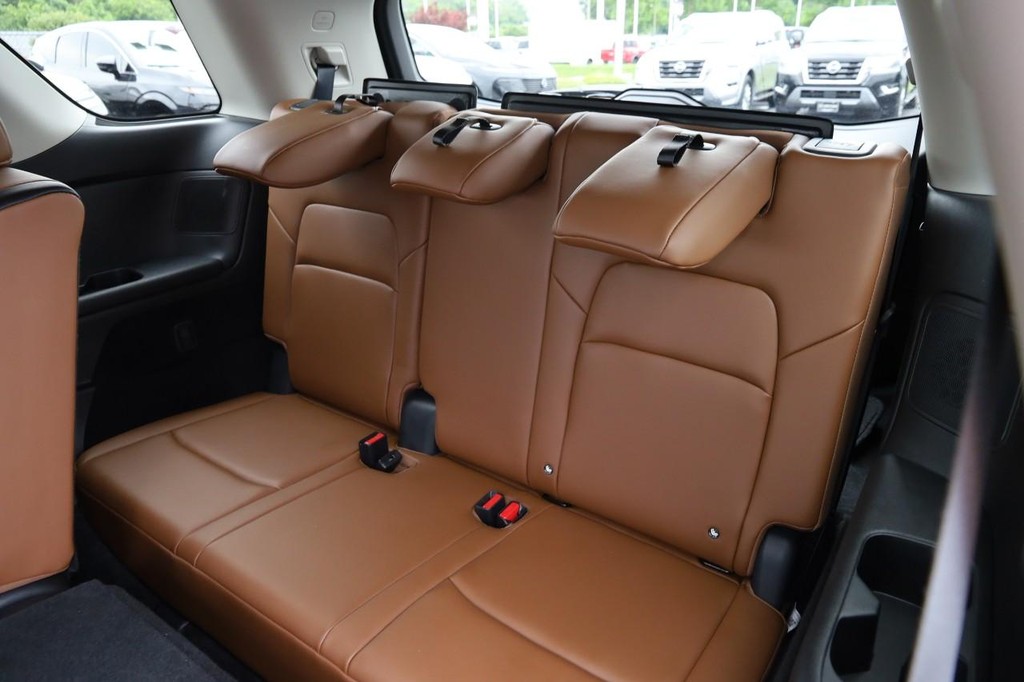 Nissan Pathfinder Vehicle Image 12