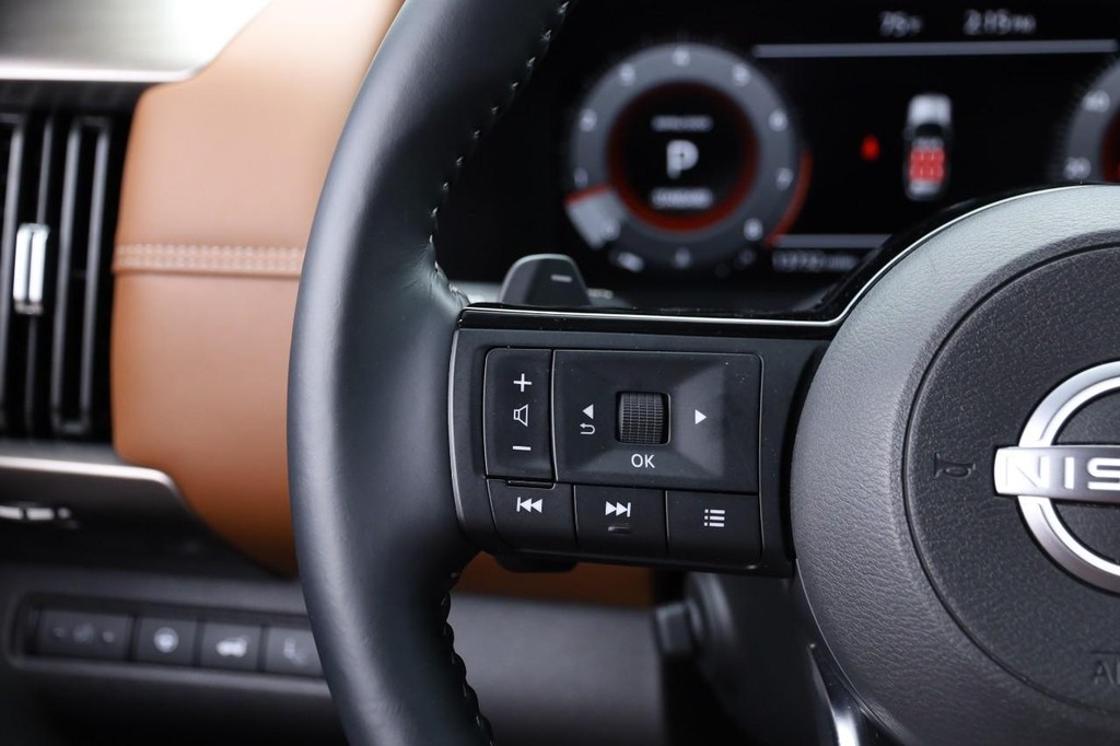 Nissan Pathfinder Vehicle Image 14