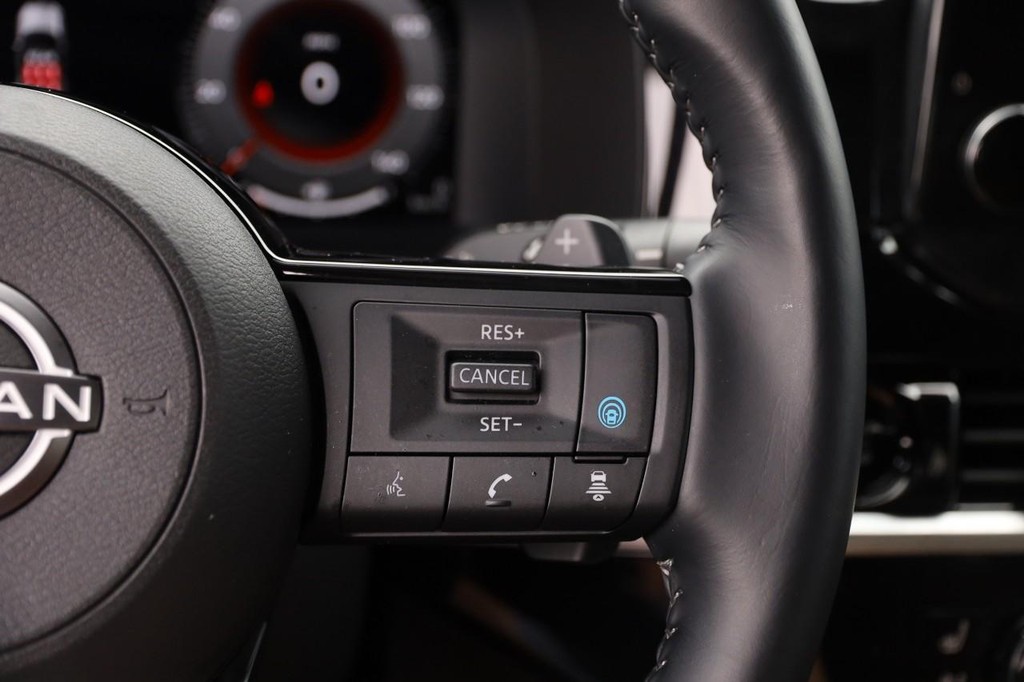 Nissan Pathfinder Vehicle Image 15