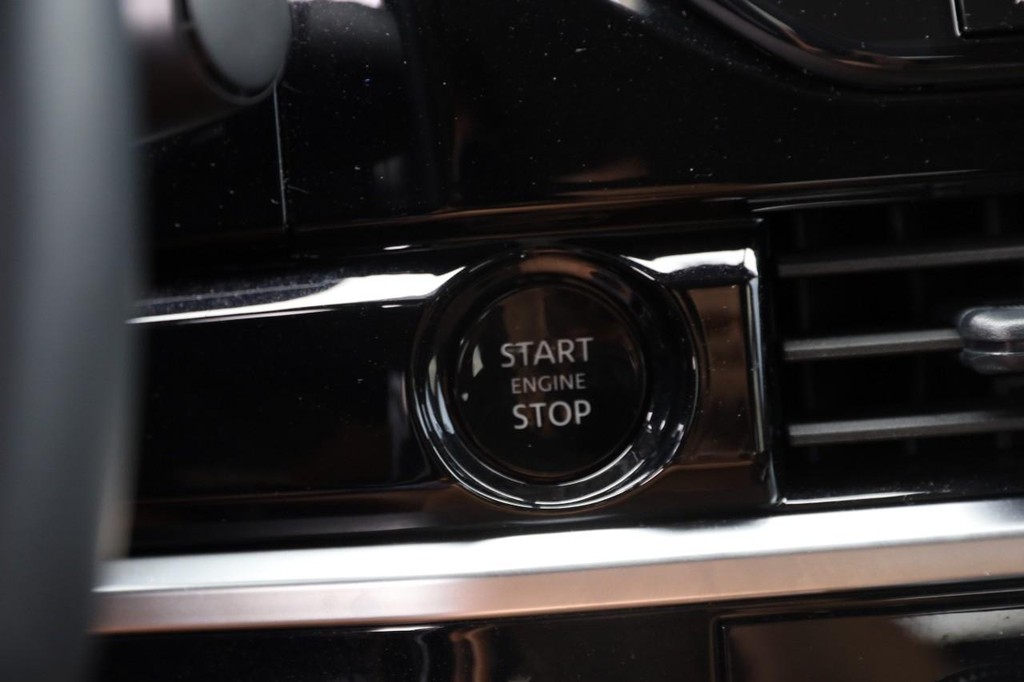 Nissan Pathfinder Vehicle Image 17