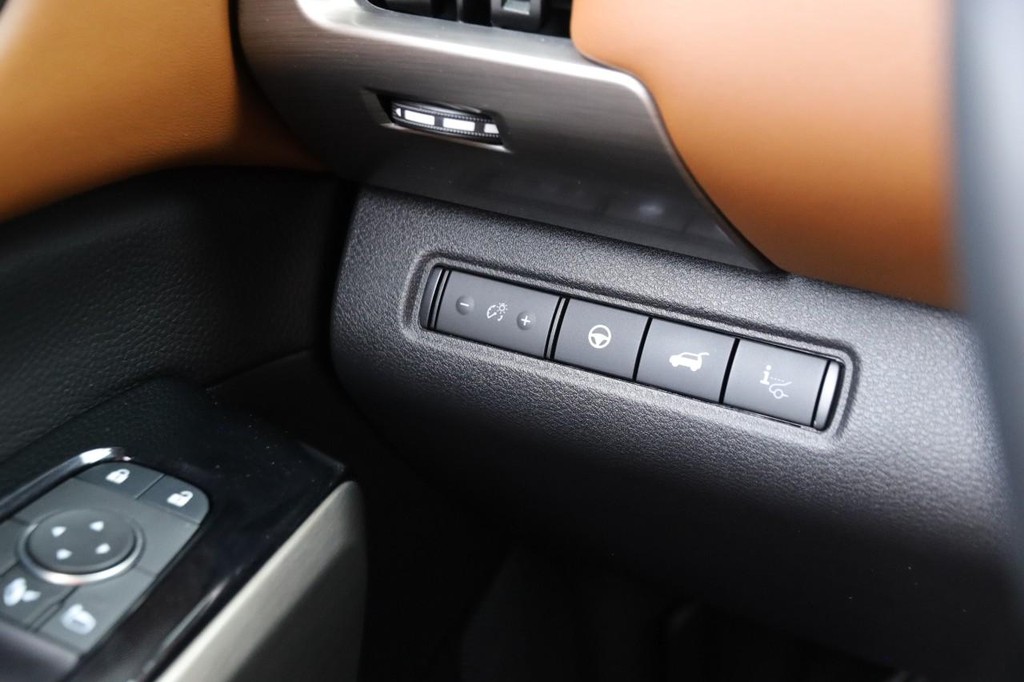 Nissan Pathfinder Vehicle Image 24