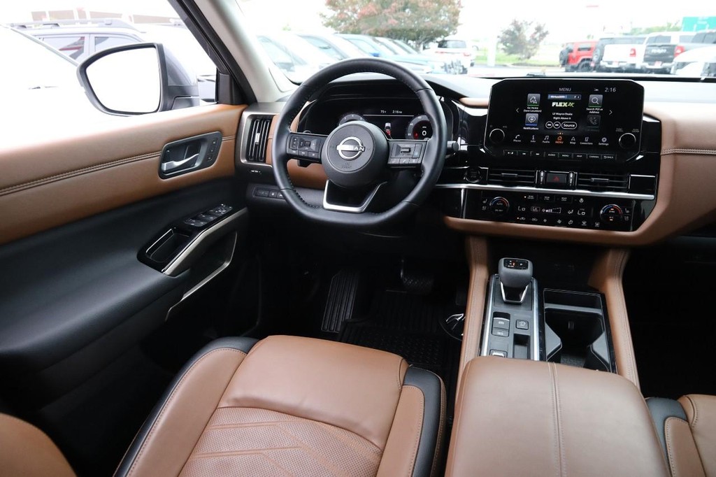 Nissan Pathfinder Vehicle Image 26