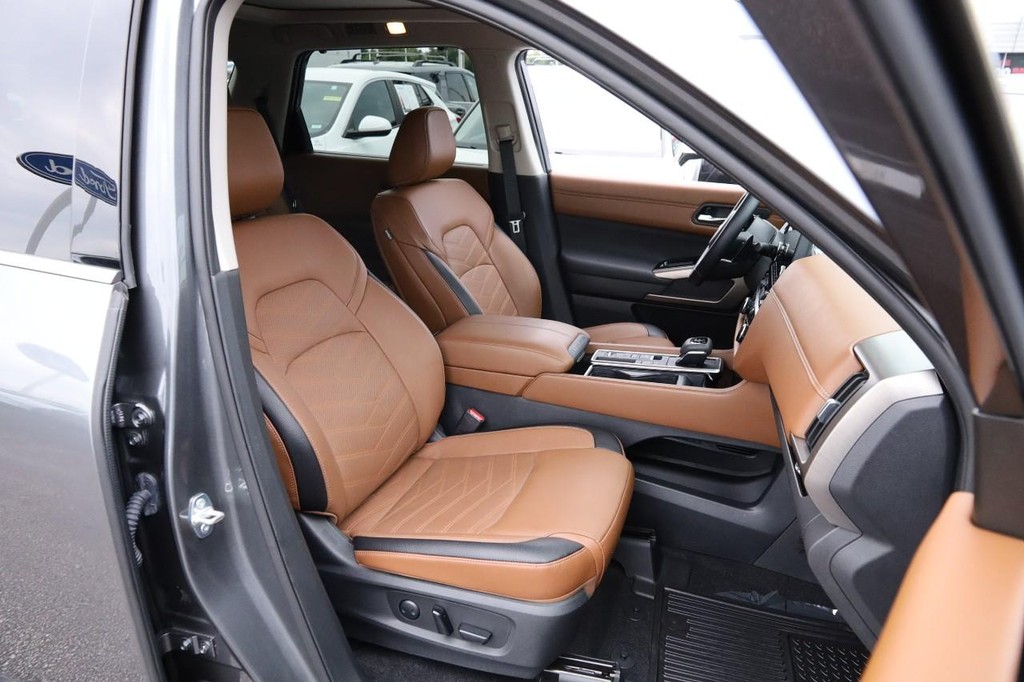 Nissan Pathfinder Vehicle Image 30