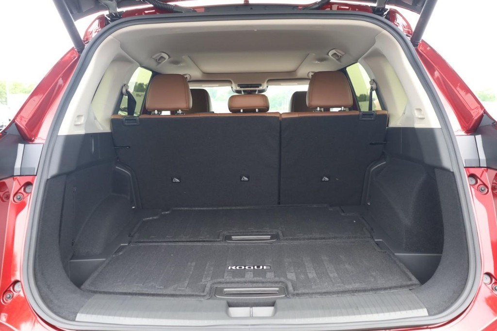 Nissan Rogue Vehicle Image 07