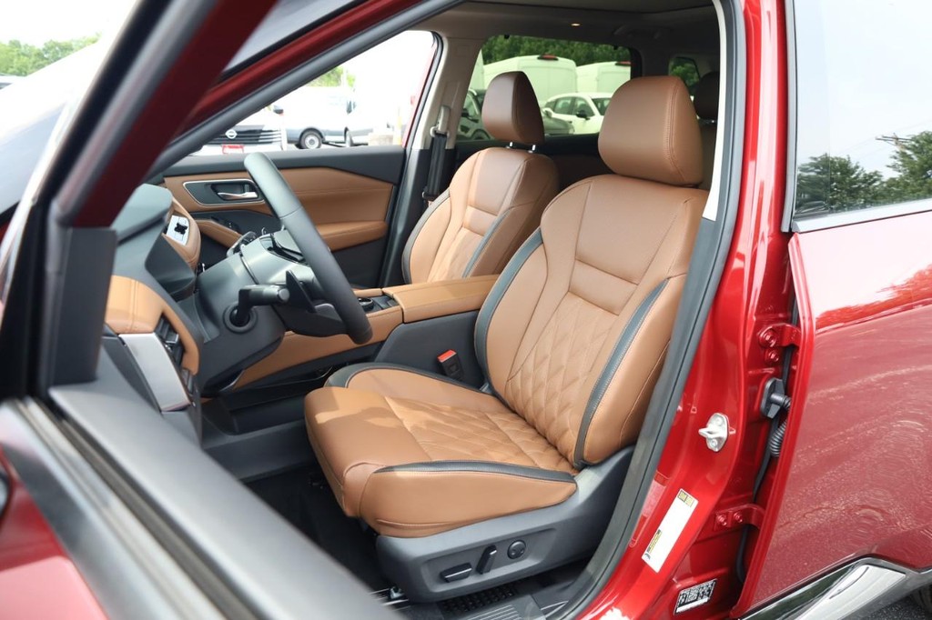 Nissan Rogue Vehicle Image 08