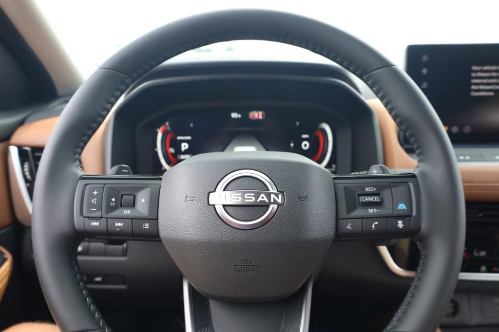 Nissan Rogue Vehicle Image 09