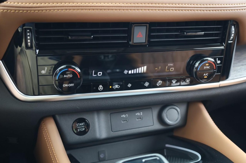 Nissan Rogue Vehicle Image 13