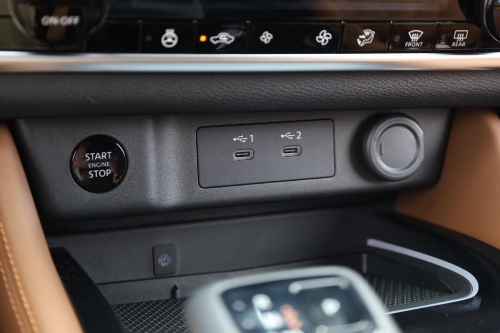Nissan Rogue Vehicle Image 14