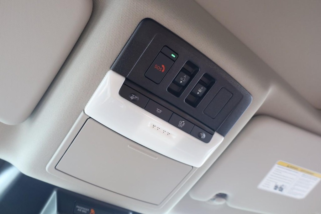 Nissan Rogue Vehicle Image 16