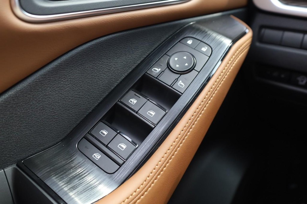 Nissan Rogue Vehicle Image 17
