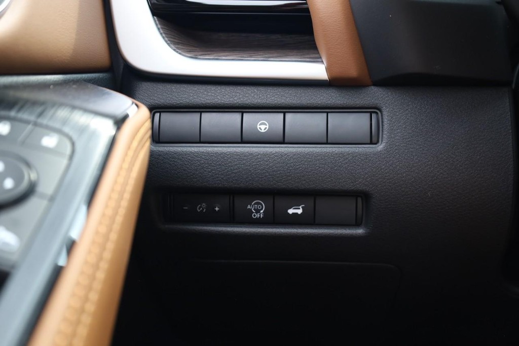 Nissan Rogue Vehicle Image 18