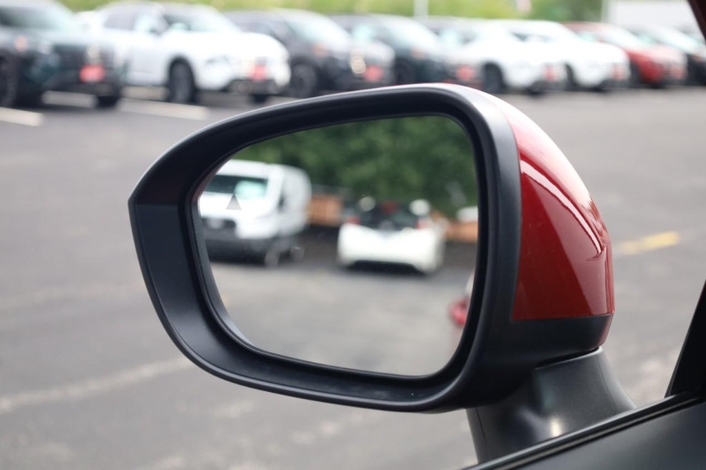 Nissan Rogue Vehicle Image 19