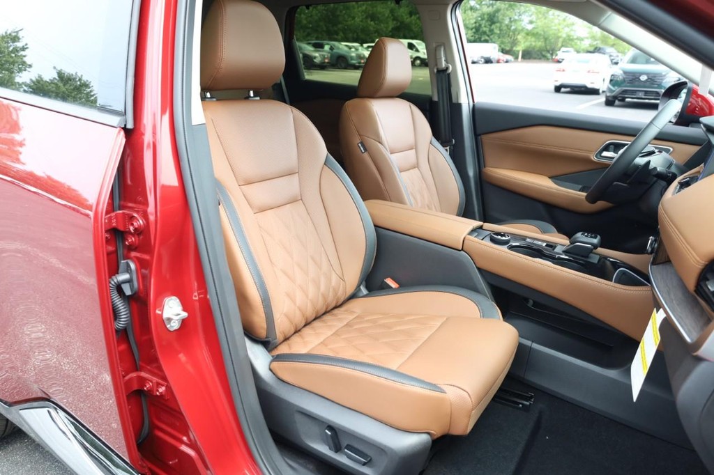 Nissan Rogue Vehicle Image 23