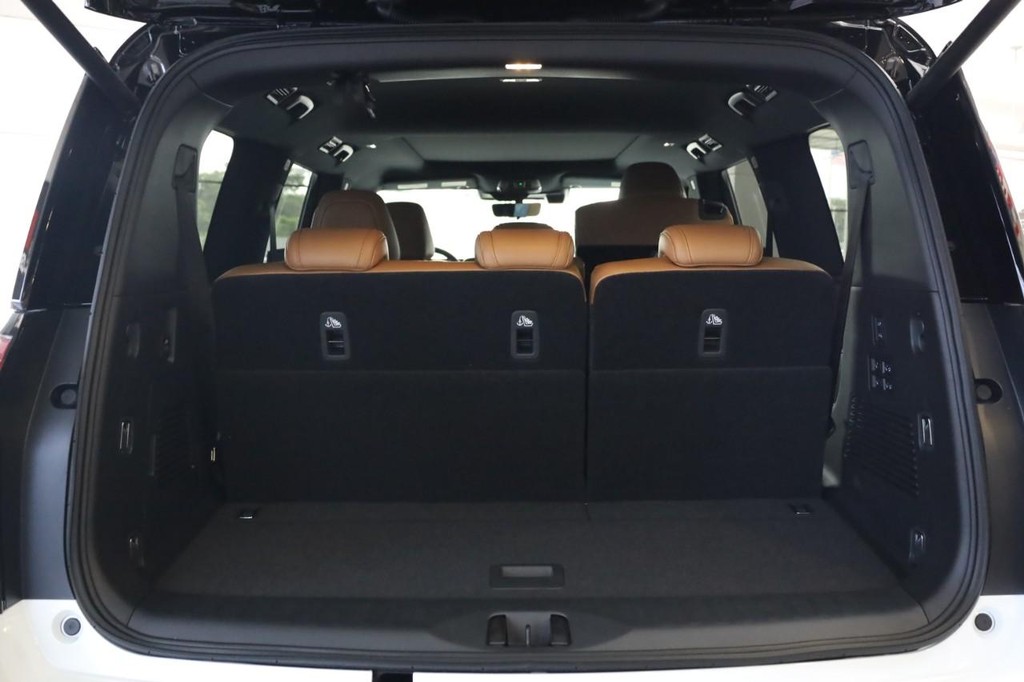 Nissan Armada Vehicle Image 07