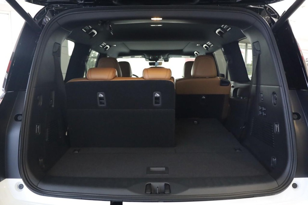 Nissan Armada Vehicle Image 08