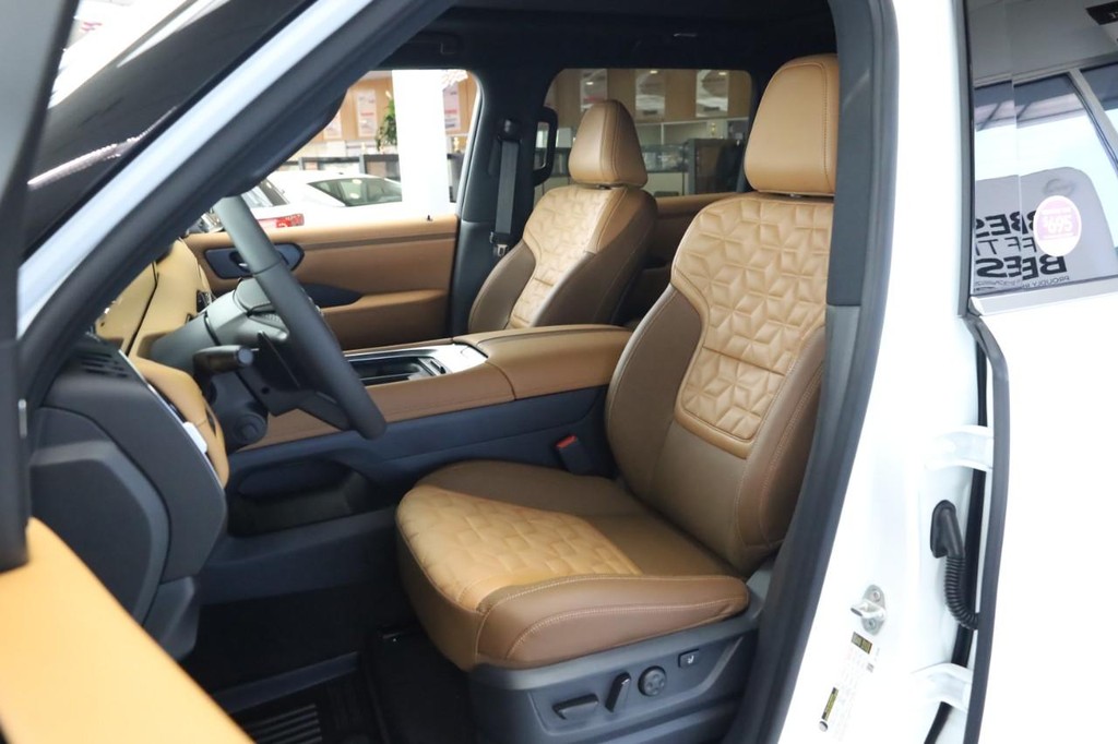 Nissan Armada Vehicle Image 10