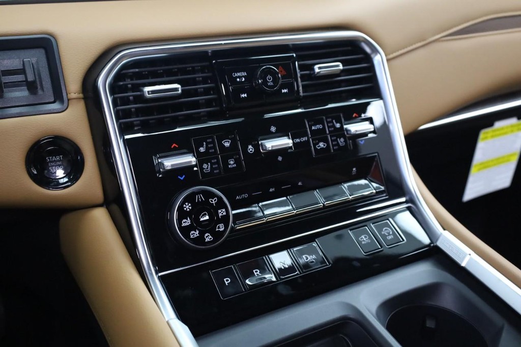 Nissan Armada Vehicle Image 15