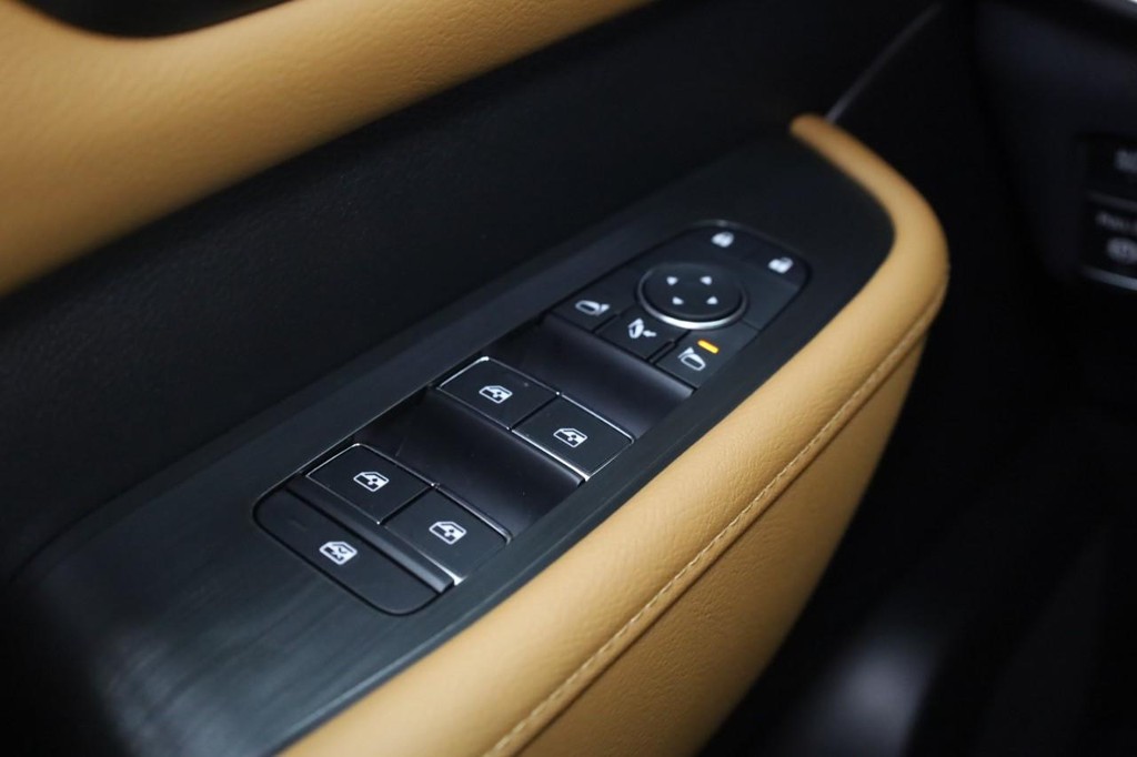 Nissan Armada Vehicle Image 17