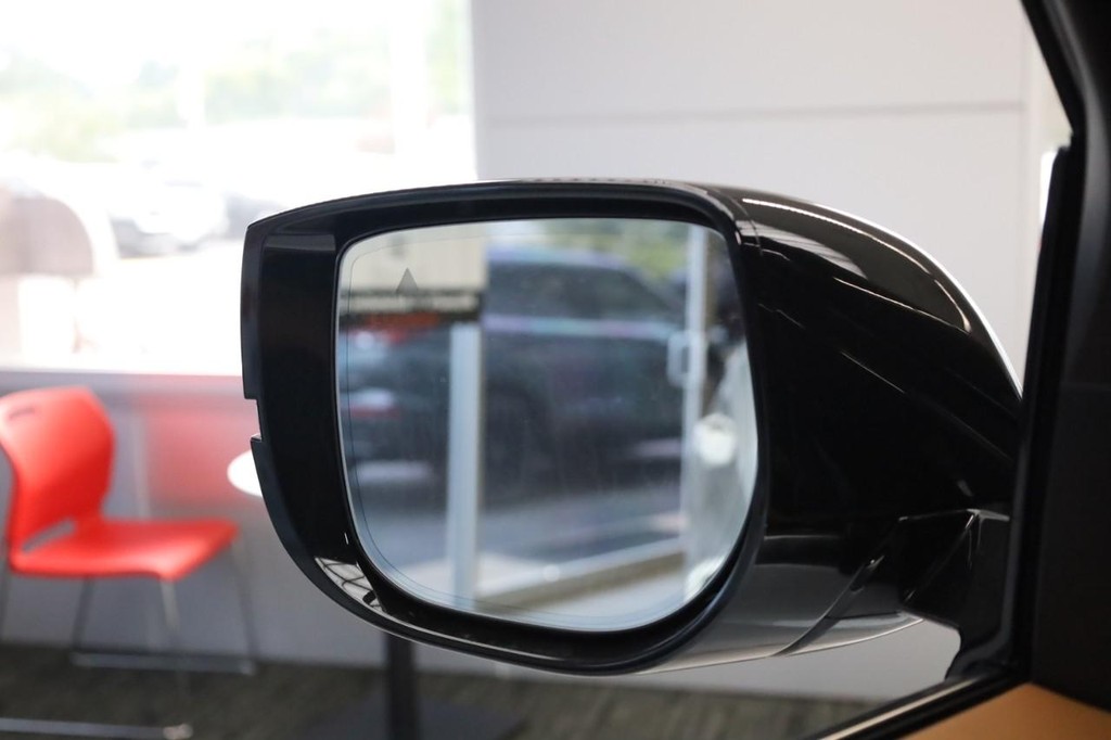 Nissan Armada Vehicle Image 19
