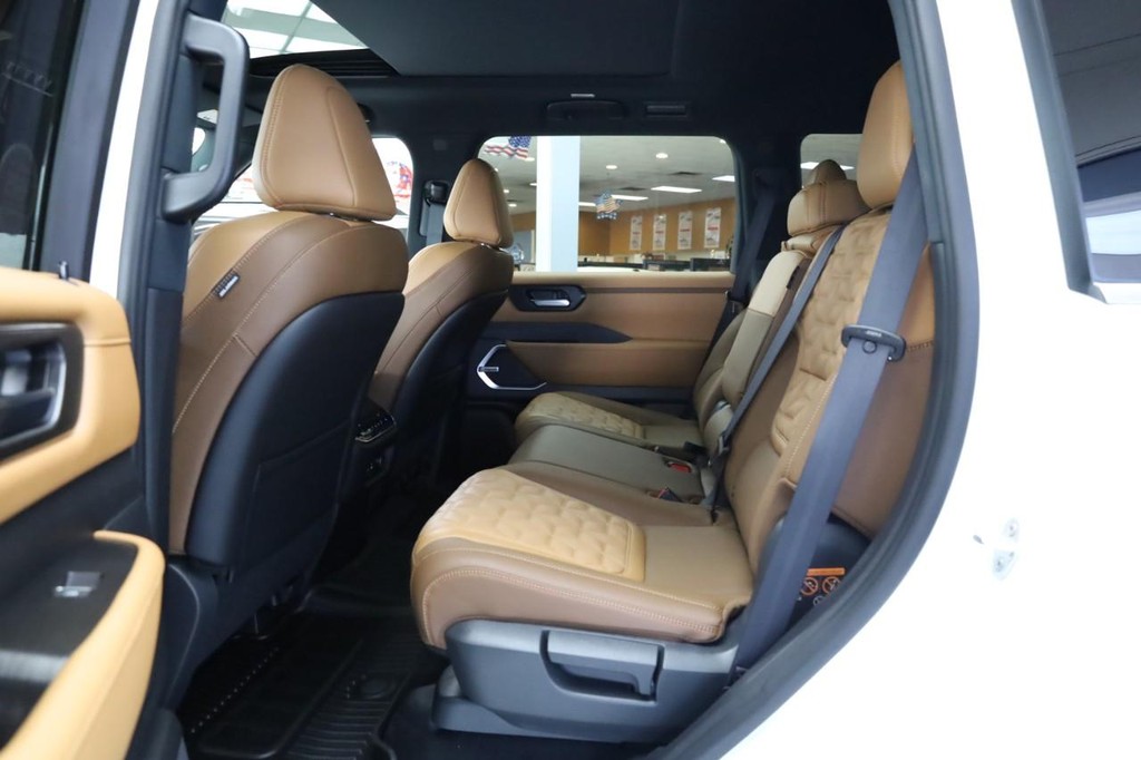 Nissan Armada Vehicle Image 21