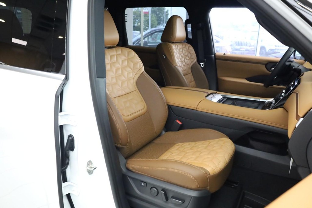 Nissan Armada Vehicle Image 23